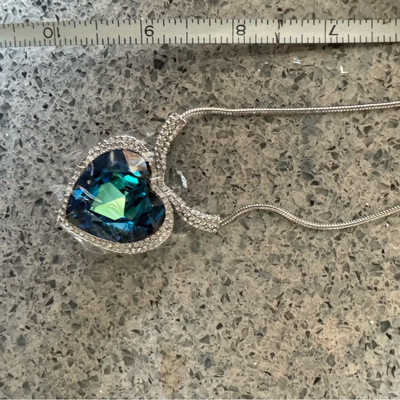 Heart of the Ocean Necklace - Picture 9 of 11